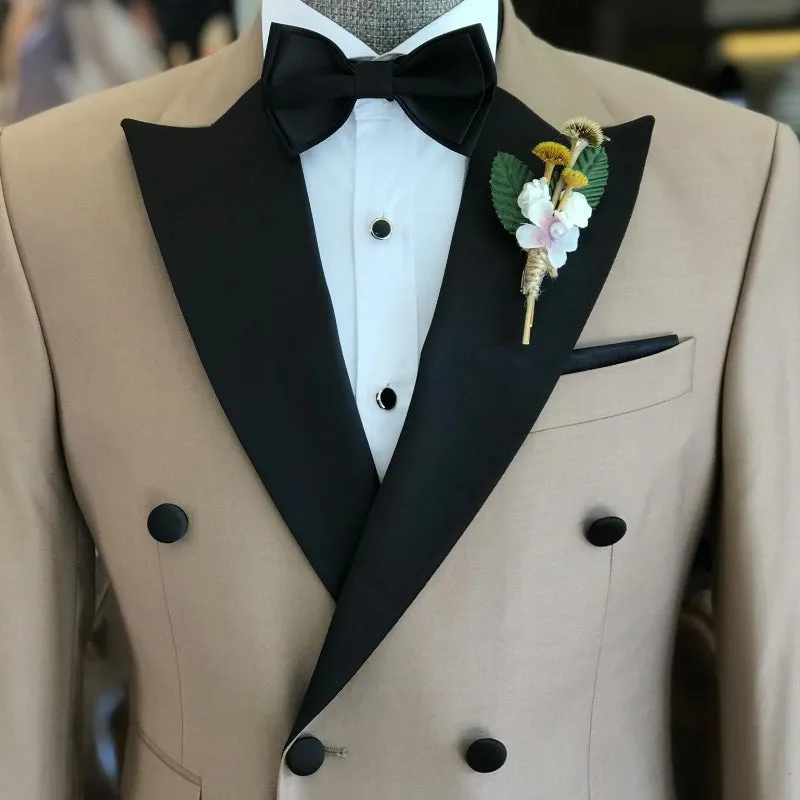 Chic Peaked Lapel Double Breasted Khaki Two Pieces Groomsmen Suits Prom Suits for Men